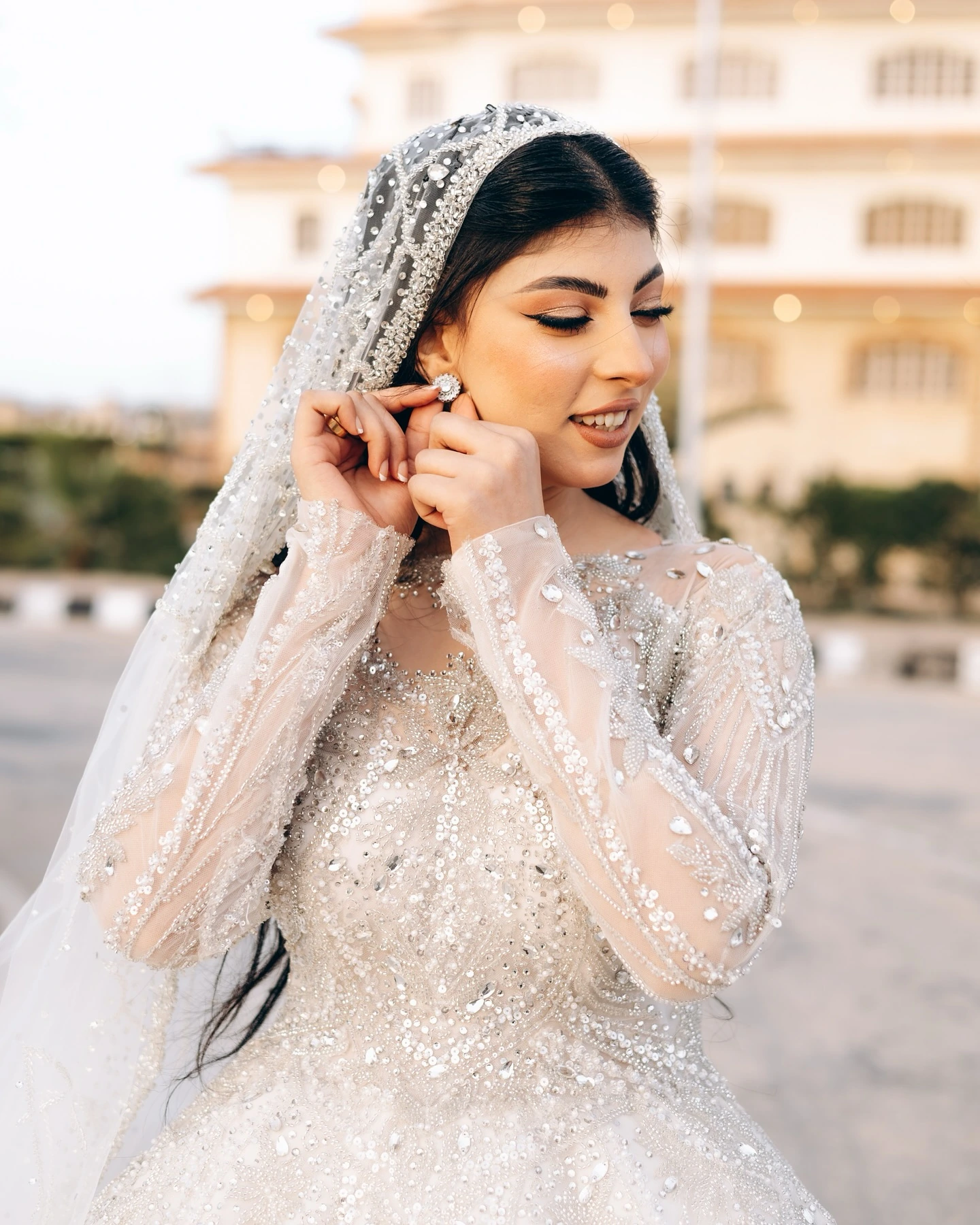 العروسة بتلبس الحلق
